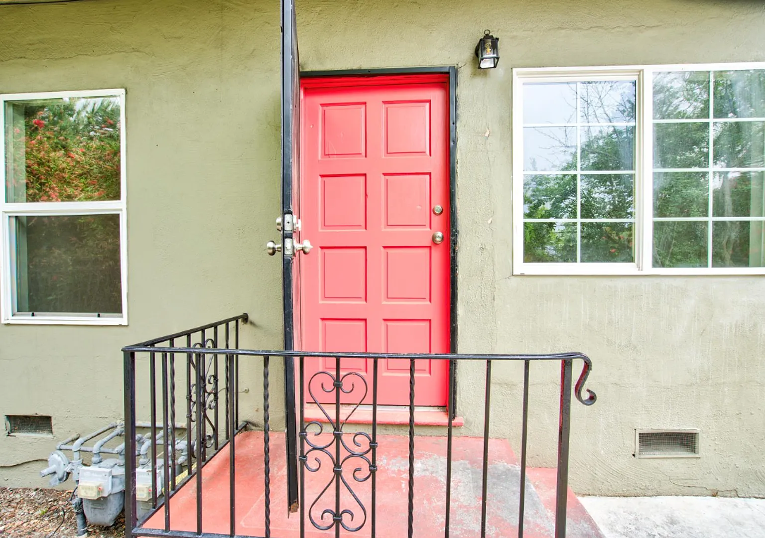Spacious & Freshly Updated 3-Bedroom, 2-Bathroom Oakland Home | Off-Street Parking & Paid Utilities — Photo 3