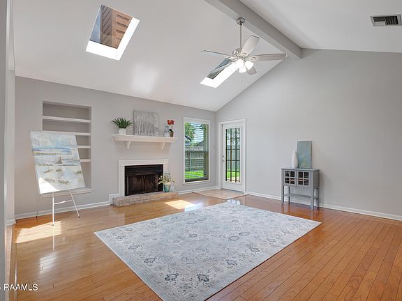 3rd image of 404 Kirkwood Ln