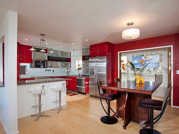 dining room to kitchen