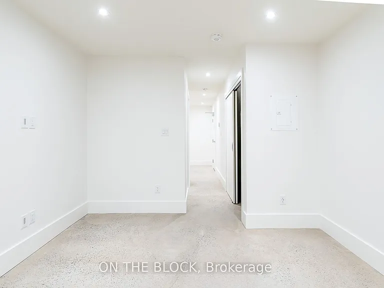 1041 College St — Photo 9