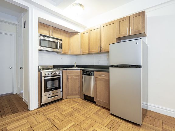 4th image of 305 Lexington Ave APT 3D