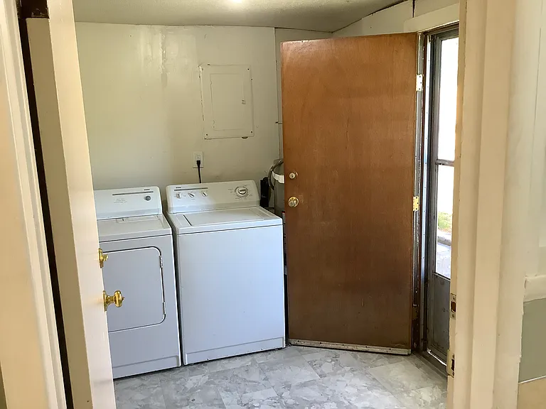 2709 E 16th Ave — Photo 8