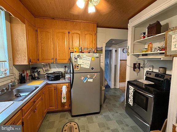 4th image of 7 Woods Ln