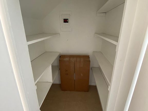 2nd image of 1060 E Washington Ave Unit 10