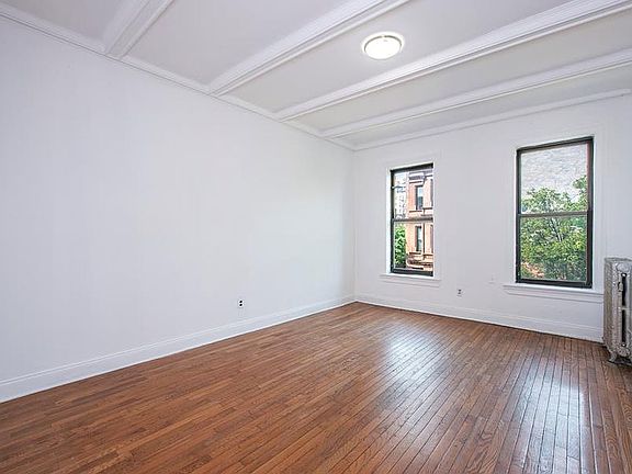 4th image of 100 W 121st St APT 32