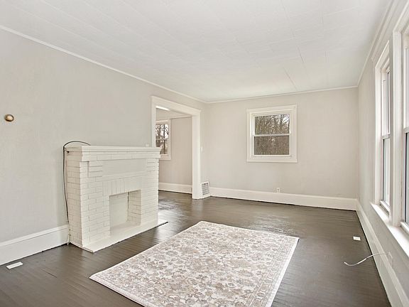 3rd image of 369 Danville Ct