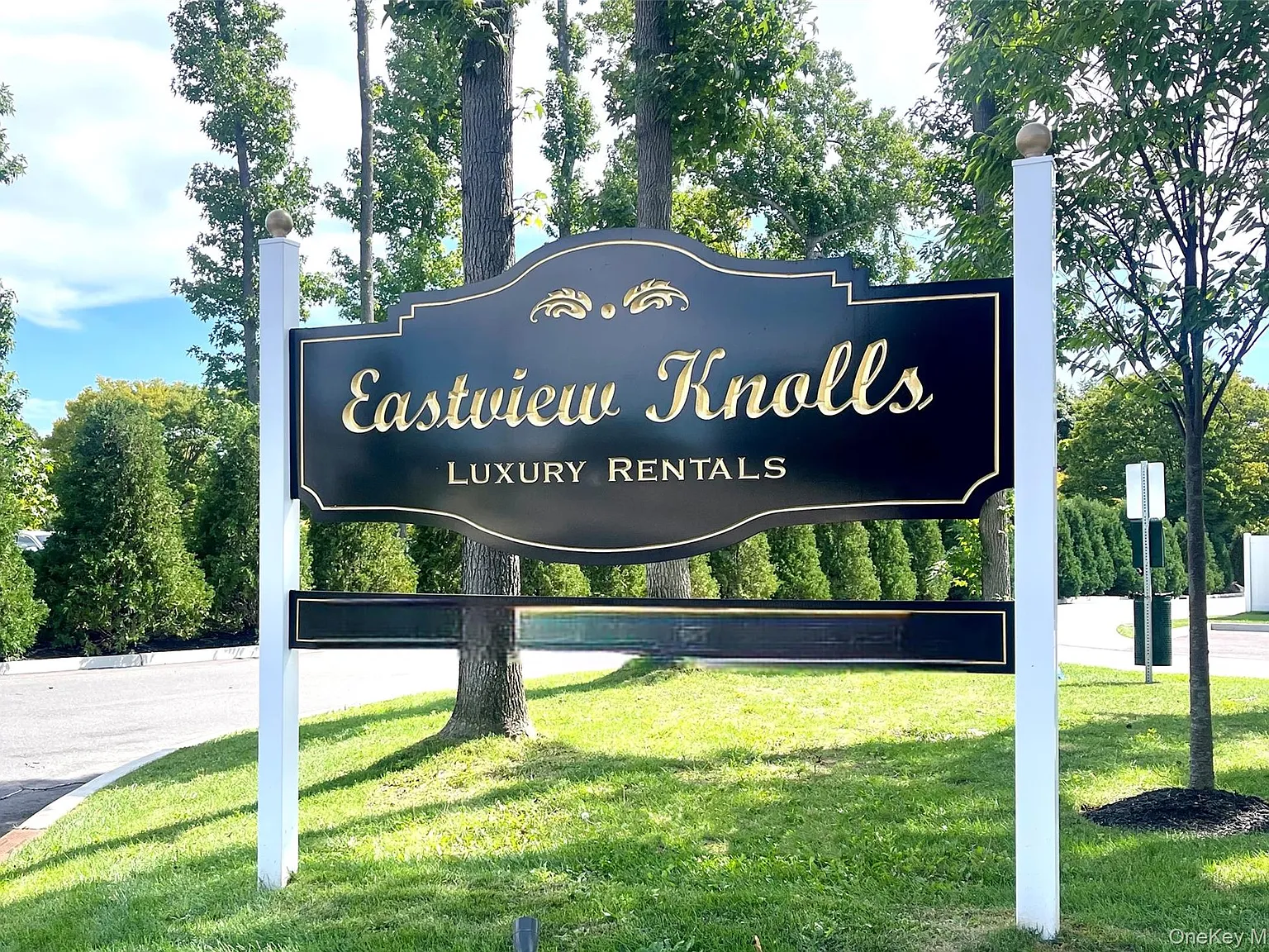 221 Eastview Dr — Photo 1