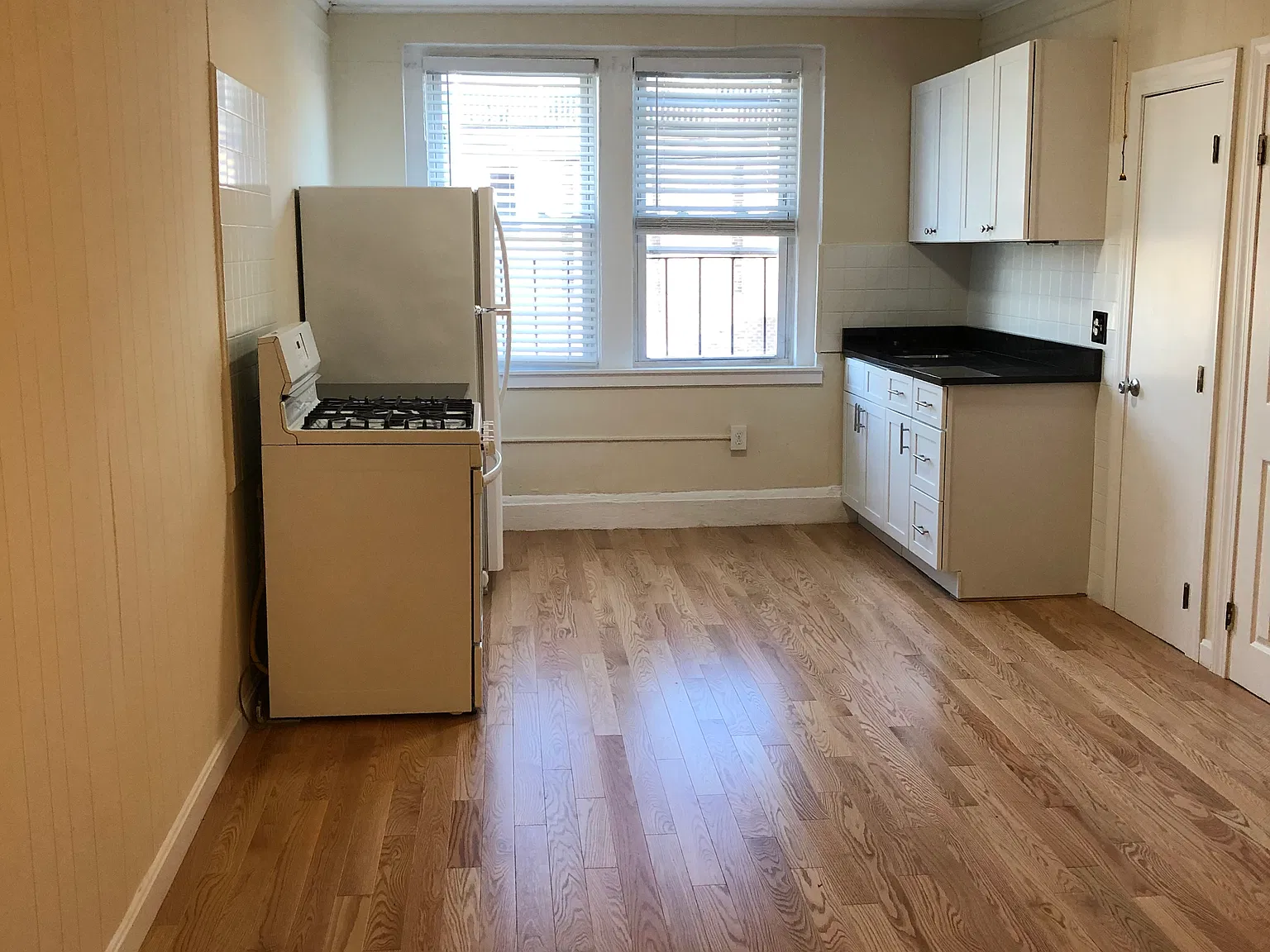 Studio, 1.0 bath, 275 sqft, $1,350 — Photo 2