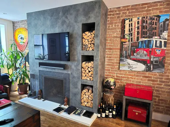 226 E 95th St APT 206, New York, NY 10128