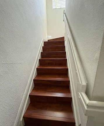 5th image of 2342 SE 10th St