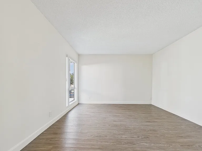 3749 McLaughlin Ave. — Photo 40