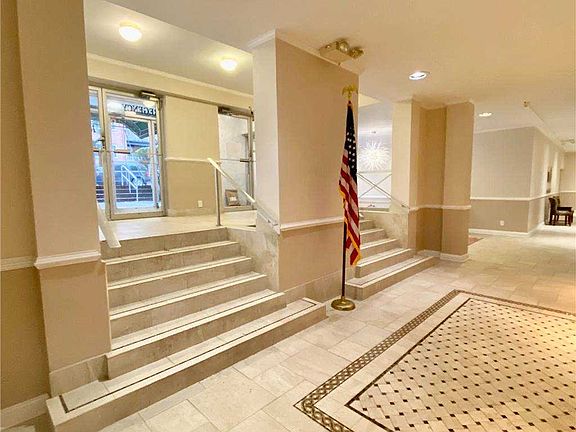 2nd image of 100 Lincoln Ave #L1