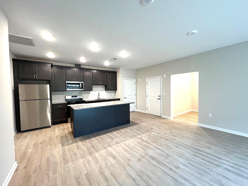 314 Tower Ridge Circle Middletown NY Kitchen with Center Island and Stainless Steel Appliances