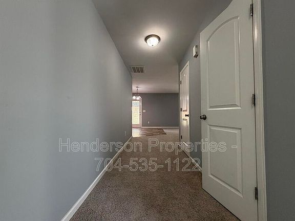 3rd image of 9025 Sharpes Cir