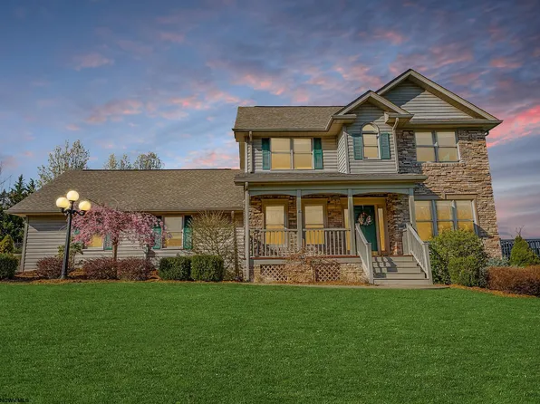 2 Zara Dr, Morgantown, WV 26508
