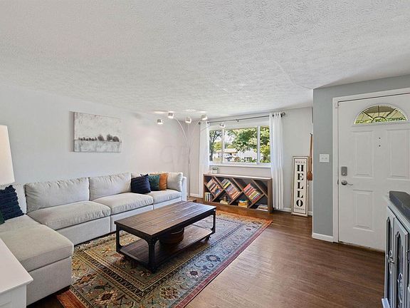 4th image of 1373 Chesterton Sq S