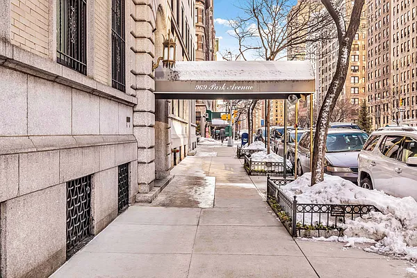 Sold by Sotheby's International Realty | media 9