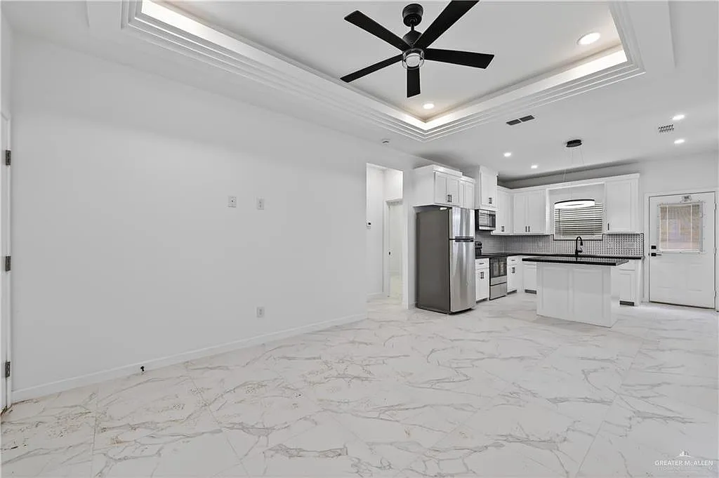 3 bed, 2.0 bath, 1040 sqft, $1,350 — Photo 4