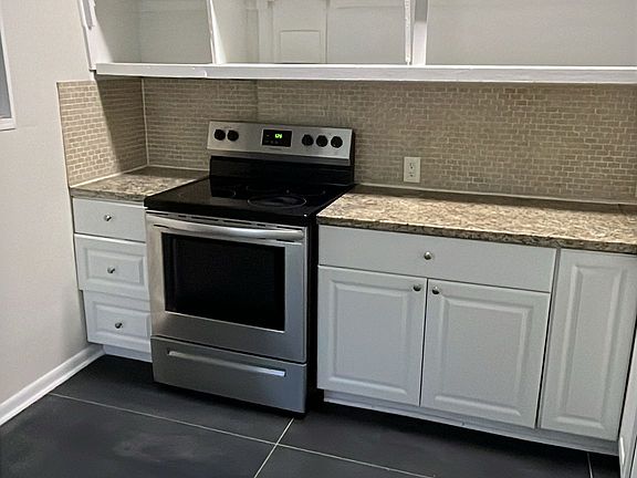 3rd image of 834 SW 11th St #C