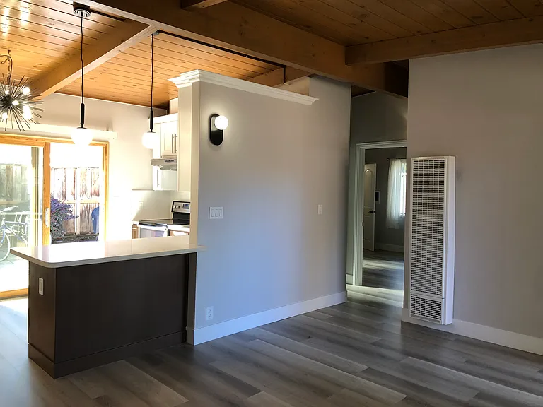 2048 Oberlin St — Photo 2