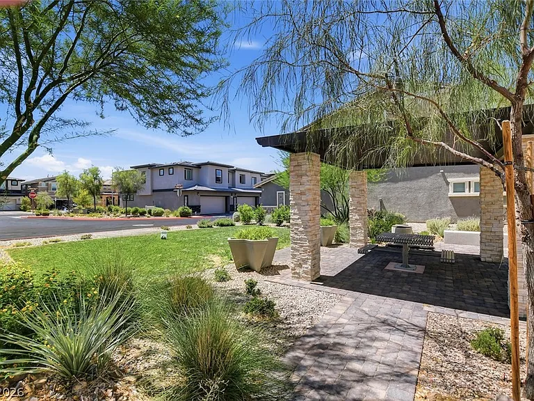 1137 Meadow Sparrow Pl — Photo 58