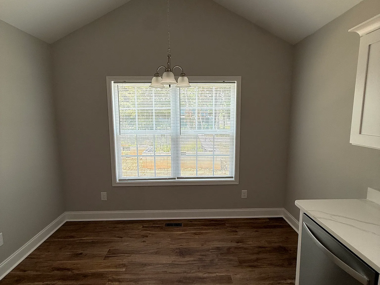 2 bed, 800 sqft, $1,350 — Photo 4