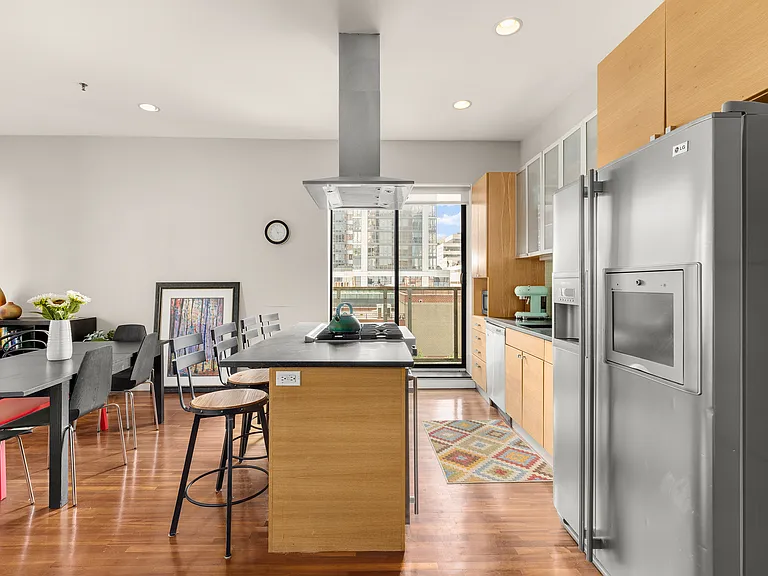 552 W 43rd St #PHB — Photo 2