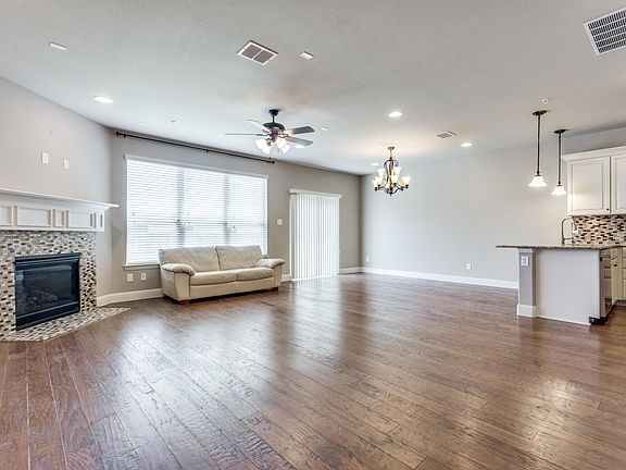 4th image of 2641 Chambers Dr