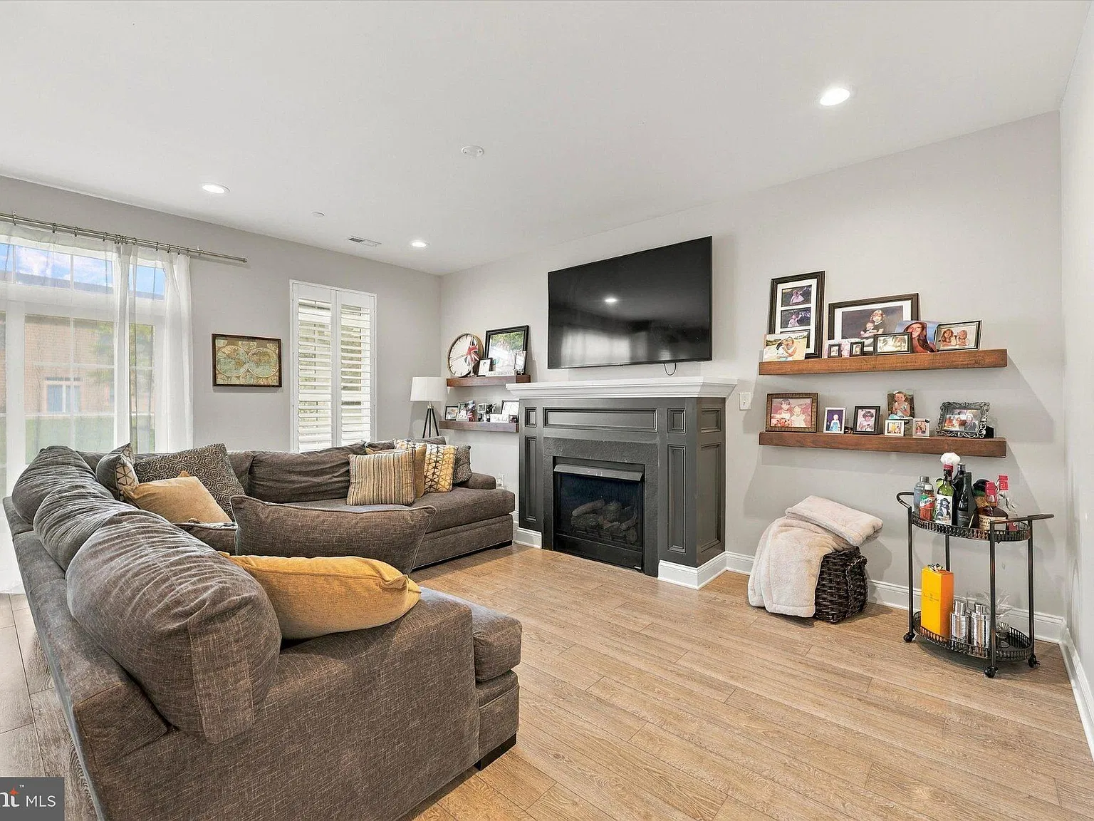 2 bed, 2.5 bath, 2253 sqft, $3,500 — Photo 4