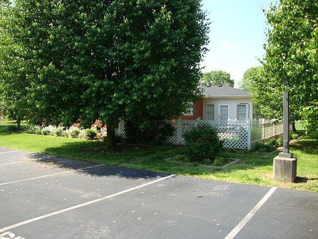 2nd image of 589 Magnolia St