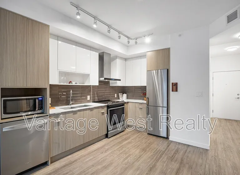 1775 Chapman Pl #Penthouse 12 — Photo 2