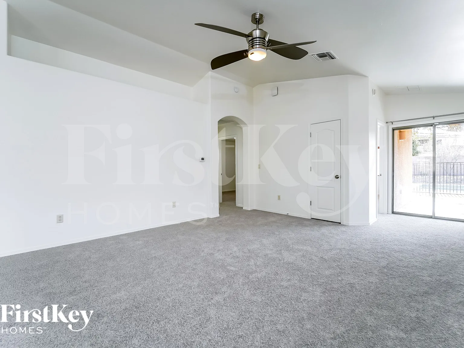 3 bed, 2.0 bath, 1284 sqft, $2,085 — Photo 4