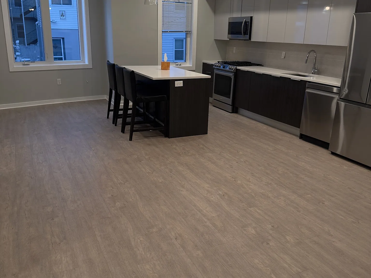 2 bed, 9999 sqft, $4,300 — Photo 3