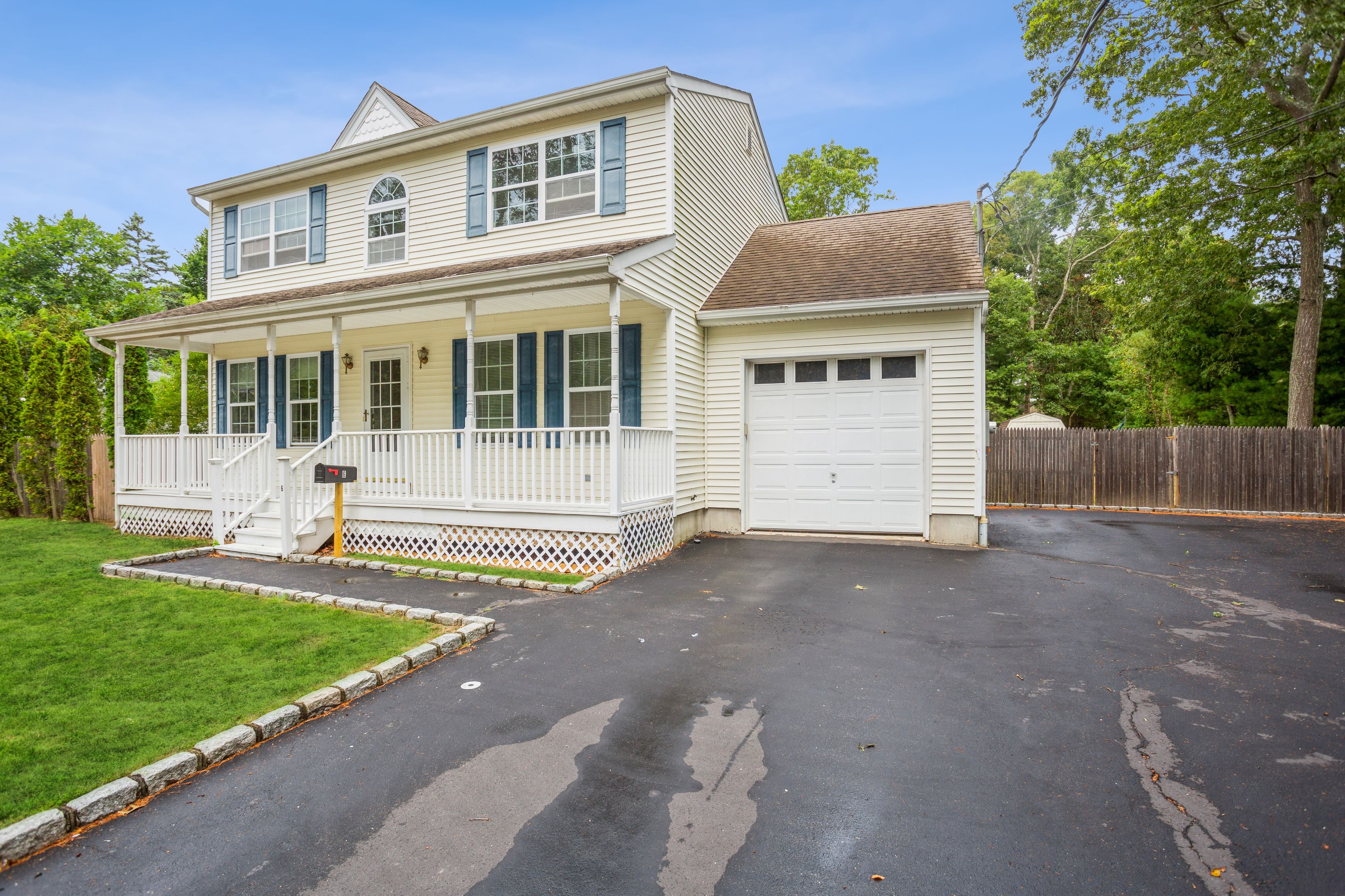 6 Howell Pl, Speonk, NY 11972 Out East