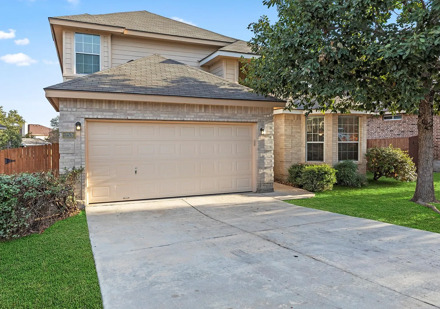 3 bed, 2.5 bath, 2252 sqft, $1,795 — Photo 2