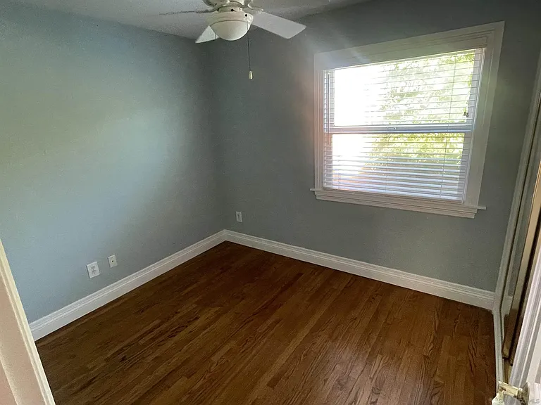 2119 Missouri St — Photo 13