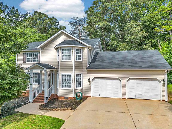3rd image of 302 Oleander Ln