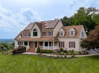 7 Tahoe Ct, Clinton Twp., NJ 08809