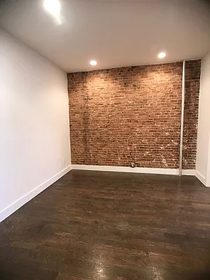 Rented by City Prime Commercial Realty  | media 25