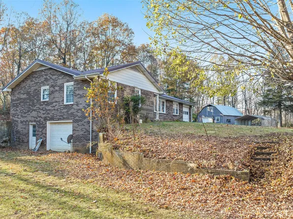 824 Mountain Valley Cemetery Rd, Zirconia, NC 28790