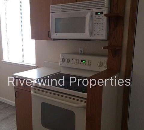 3rd image of 1311 G St APT 3