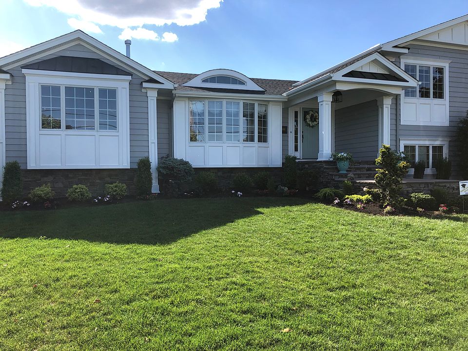 2nd image of 208 Riviera Dr W