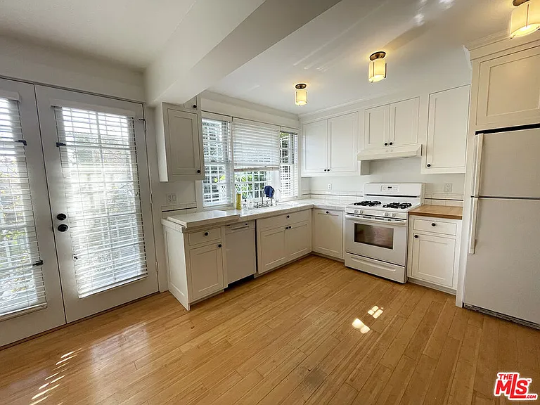 3008 3rd St #C — Photo 4