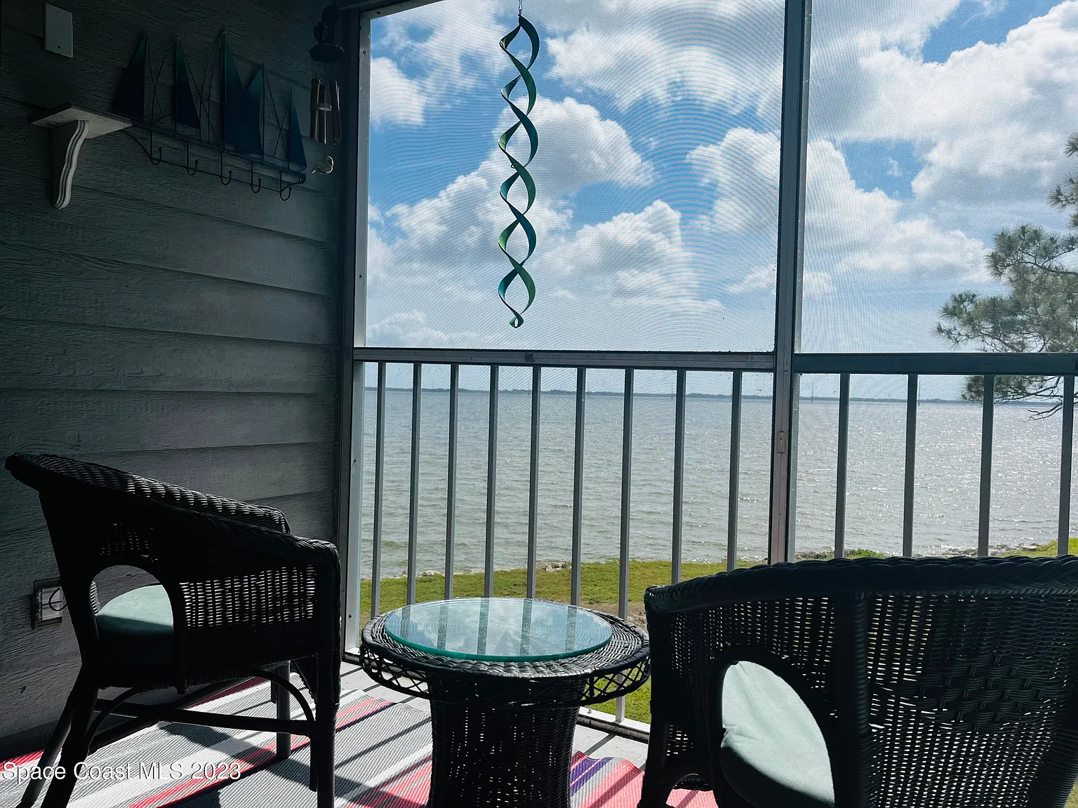2 bed, 2.0 bath, 1002 sqft, $1,895 — Photo 2