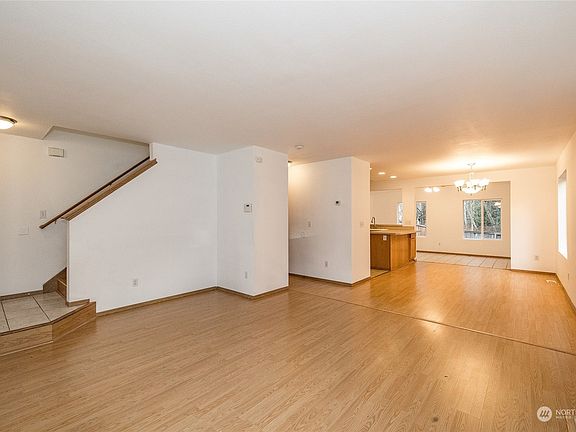 5th image of 1036 NE Beaumont Ln