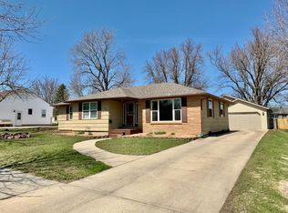 329 Lakehill Dr, Worthington, MN 56187