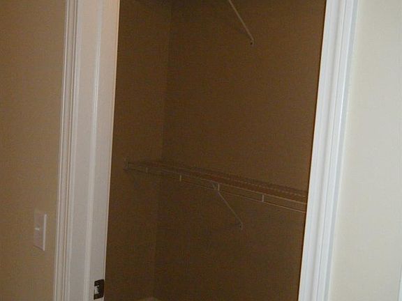 5th image of 23450 Williamsburg Cir