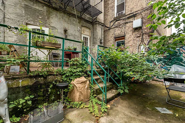 Rented by Rennit Inc. | media 24