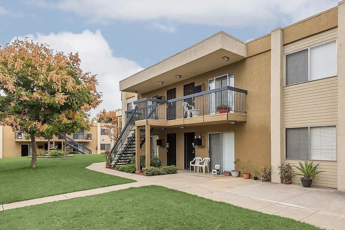 Sandalwood Apartments — Photo 1