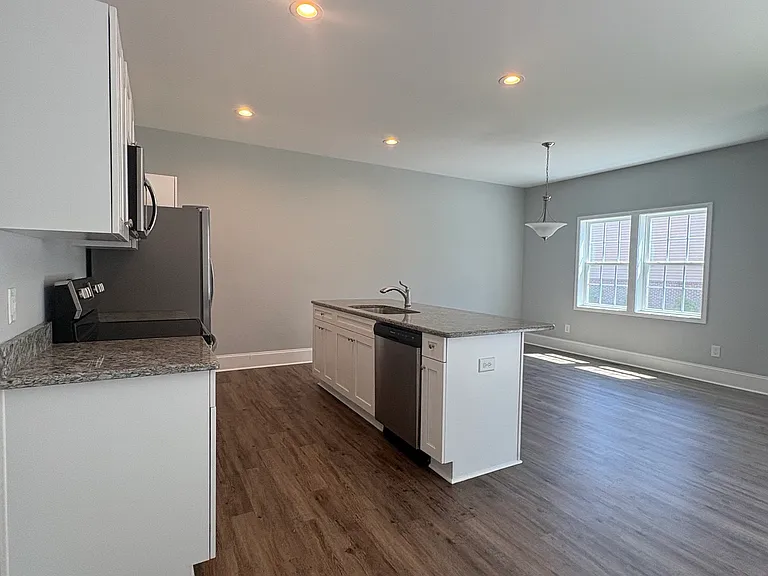 464 Dylan Dr — Photo 13
